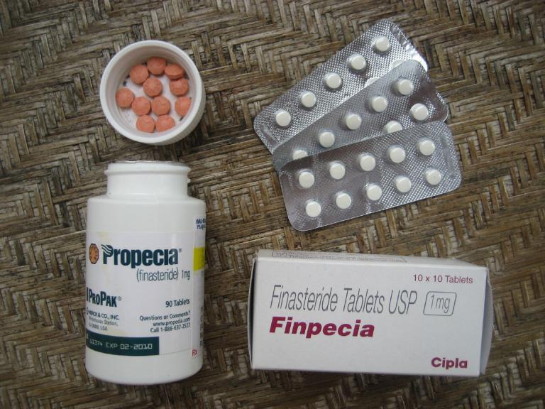 Propecia (Пропеция) и Finpecia (Финпеция) - два абсолютных лидера среди таблеток для лечения облысения у мужчин.